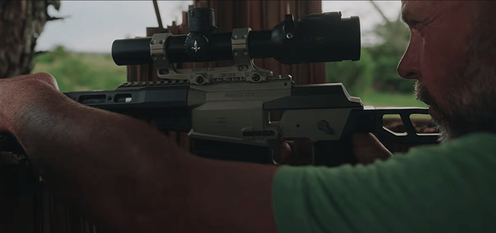 Hunter aiming Q Mega Fix rifle